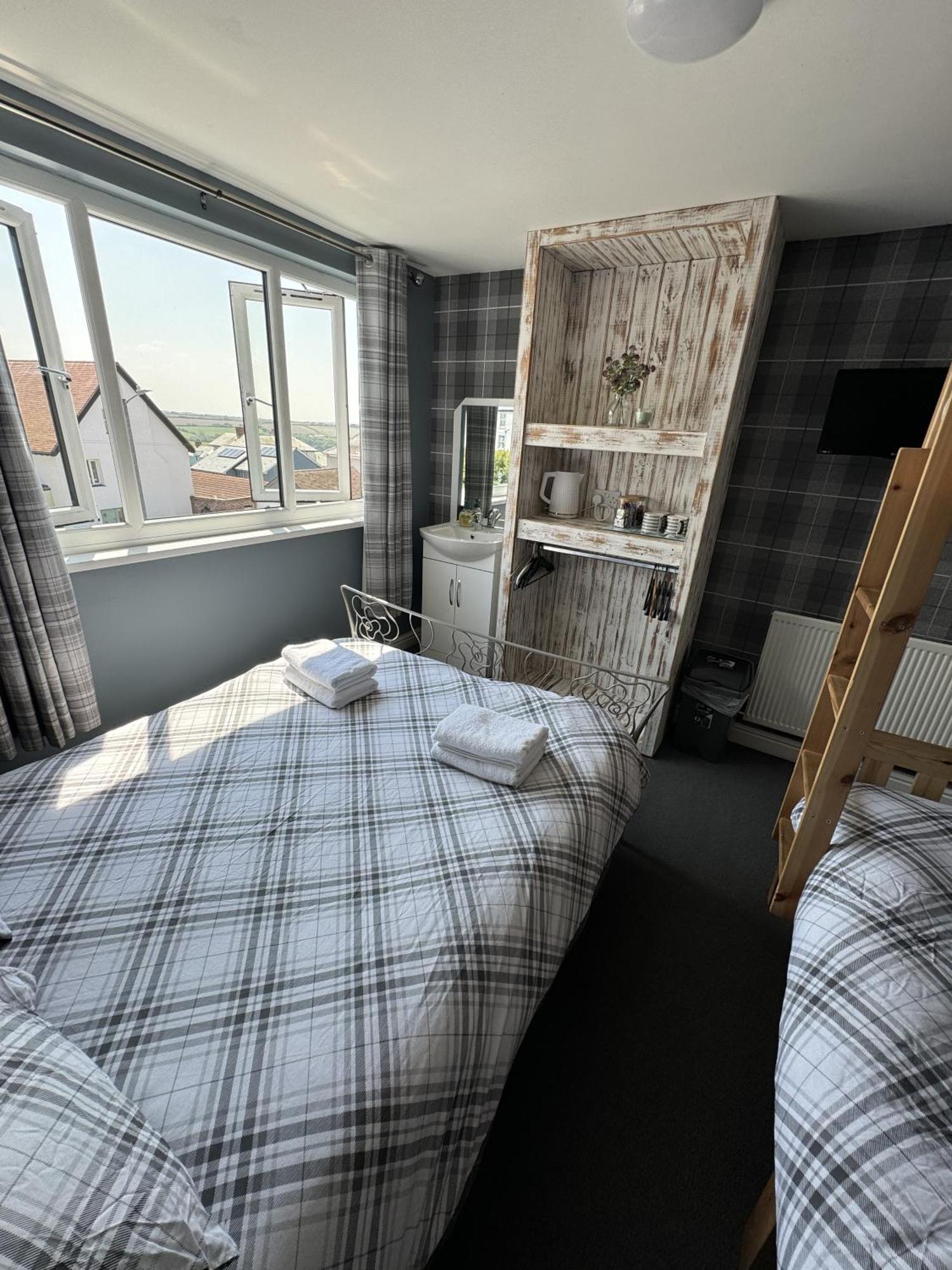 Shore Lodge New Quay Extérieur photo